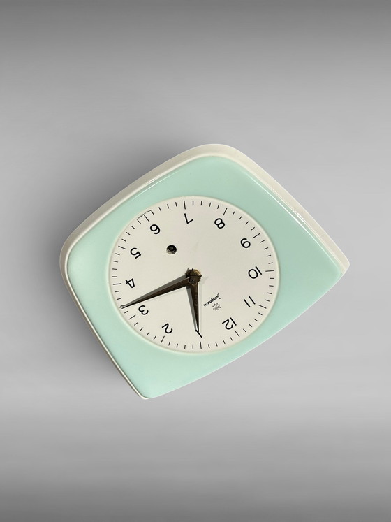 Image 1 of Vintage Junghans Keramische Keukenklok Jaren 50 60 Mintgroen -  8-Daags Uurwerk Mid-Century Modern Design Wandklok 