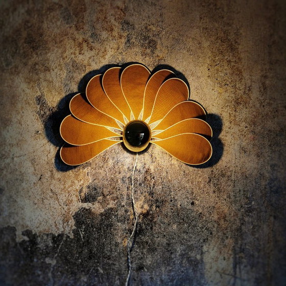 Image 1 of Applique murale, modèle Paon, 11 pétales en rotin et lin (teinte au choix)
