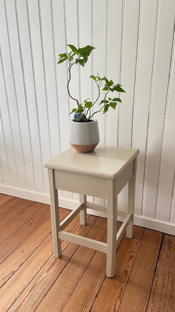 Image 1 of Sgabello vintage in legno verniciato beige