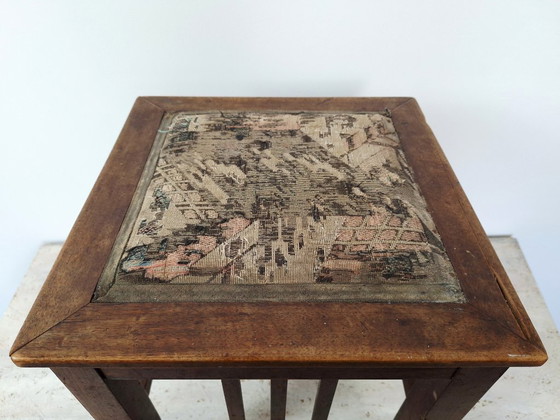 Image 1 of Chaise d'appoint vintage en bois avec dessus en tapisserie / Petit tabouret d'appoint du milieu du siècle des années 196