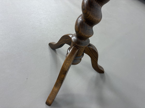 Image 1 of Vintage gedraaide eiken bijzet plantentafel