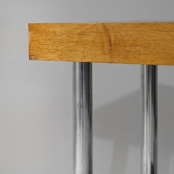 Par de taburetes de madera de arce ojo de pájaro y metal cromado, década de 1930. (photo 13 of 16)