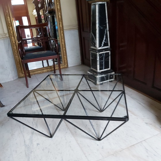 Image 1 of Beautiful modern coffee table in black lacquered metal and glass top