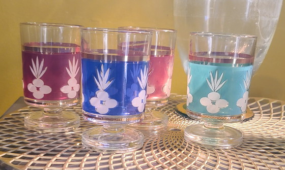 Image 1 of 4 copas de vino o zumo de mediados de los años 50/70