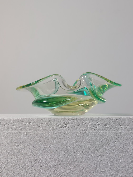 Image 1 of Vintage handgemaakte glazen schaal uit het midden van de vorige eeuw