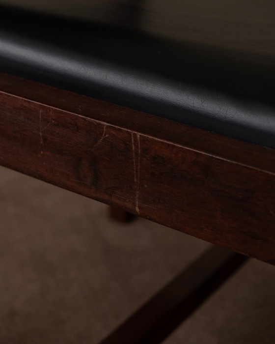 Image 1 of Vintage Houten Armstoel Met Zwart Kunstleer, Scandinavische Stijl