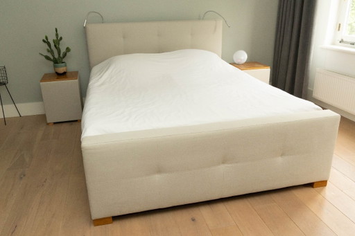 Eastborn Box spring with massage function
