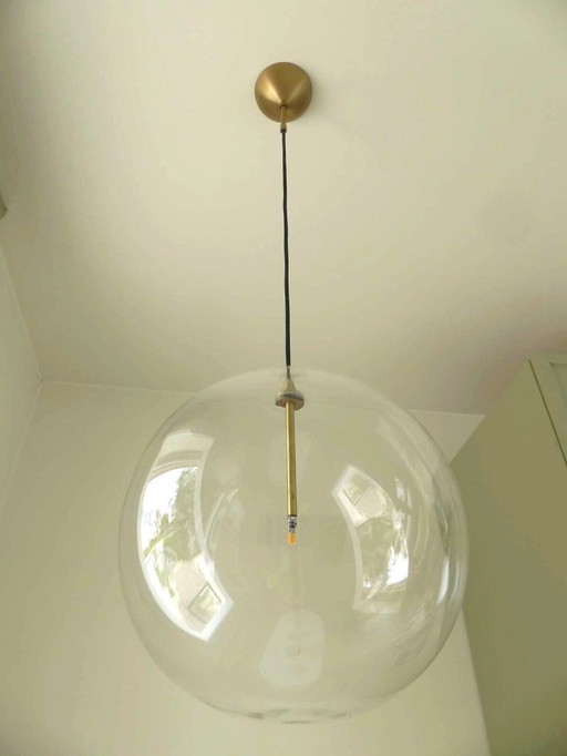 Lampada a sospensione in vetro "Glass Globe 350 Natural Brass" design Schwung