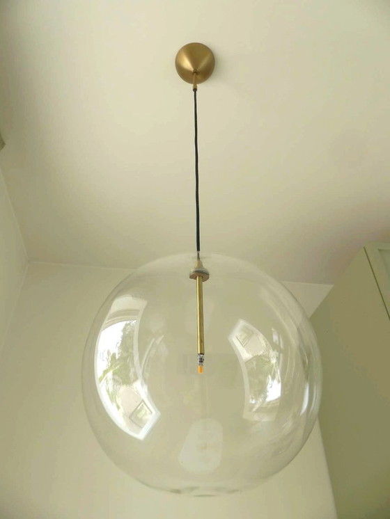 Image 1 of Lampada a sospensione in vetro "Glass Globe 350 Natural Brass" design Schwung