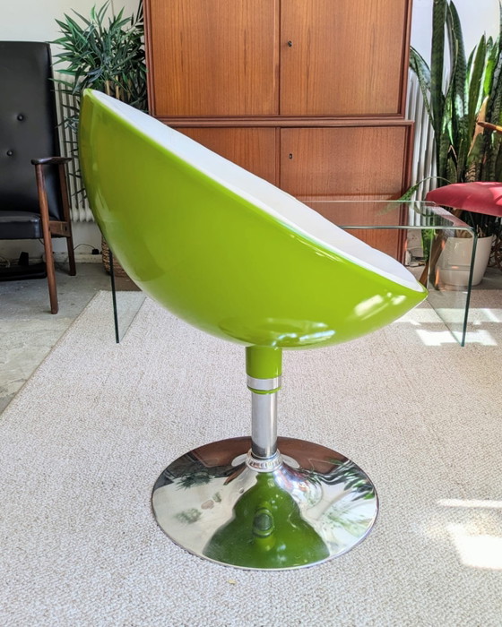 Image 1 of Fauteuil pivotant vert vintage, style rétro, ère spatiale.