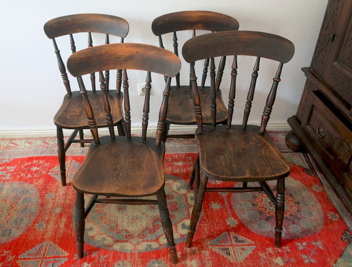 Ensemble ancien de 4 chaises de salle à manger de style campagnard en chêne patiné, XIXe siècle