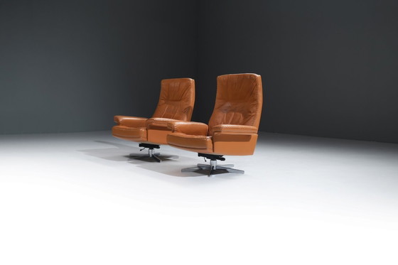 Image 1 of Schitterende DS-35 loungestoelen van cognacbruin leer, ontworpen door Team De Sede voor De Sede Swiss.