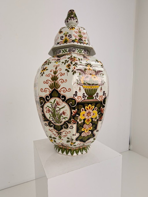Makkum Tichelaar lidded jar, hand-painted porcelain – NL