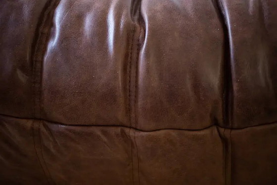 Togo fauteuil + voetenbank set in pull-up leer – walnootbruin | Michel Ducaroy | – Michael Ducaroy, Leather (photo 8 of 10)