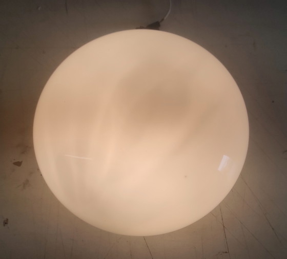 Image 1 of Lampada da soffitto o da parete con globo in vetro opalino - metà del XX secolo
