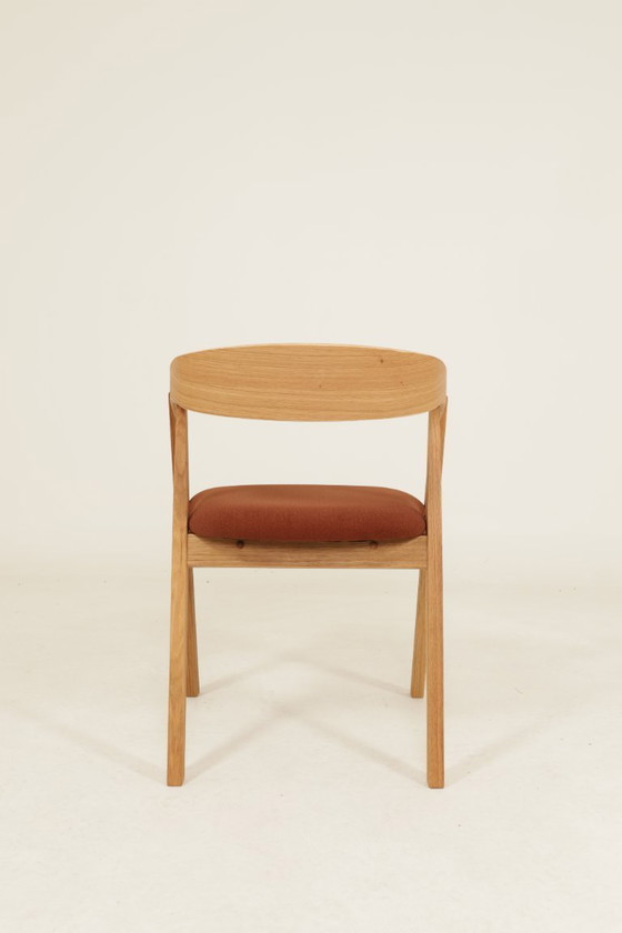Image 1 of Moderne set van 6 eetkamerstoelen van natuurlijk eikenhout met terracotta bekleding.