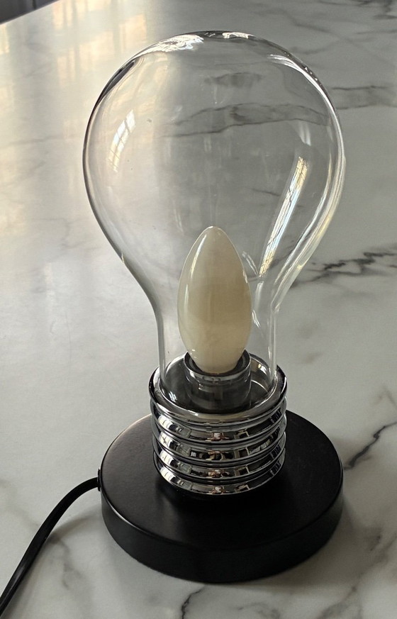 Image 1 of Kleine tafellamp in de vorm van een gloeilamp.