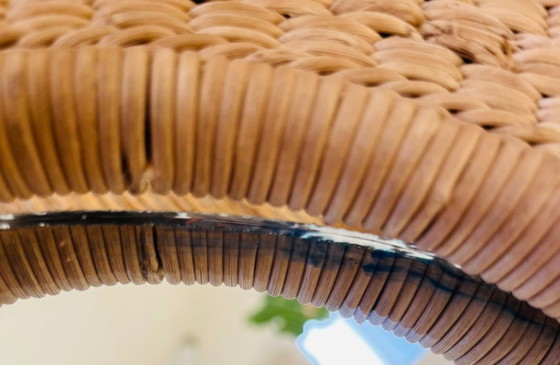 Image 1 of Specchio ovale in rattan vintage fatto a mano