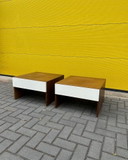 Tables de chevet/tables d'appoint rétro vintage - placage bois et blanc avec tiroir