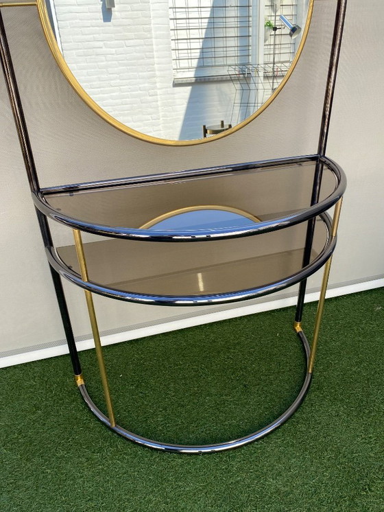 Image 1 of Meuble mural vintage en laiton et verre