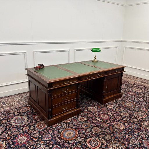 Großer Klassischer Englischer Schreibtisch – bureau, Leather, Wood