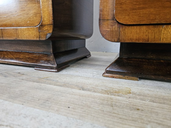 Image 1 of Mesitas de noche Art Déco de nogal con puerta y cajón