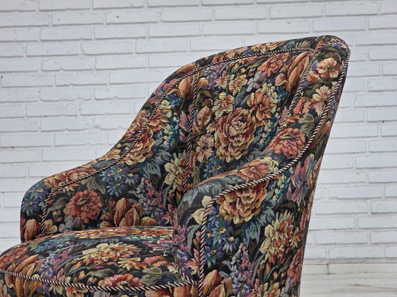Image 1 of Sillón de cóctel danés de la década de 1960, tapizado en tela jacquard.