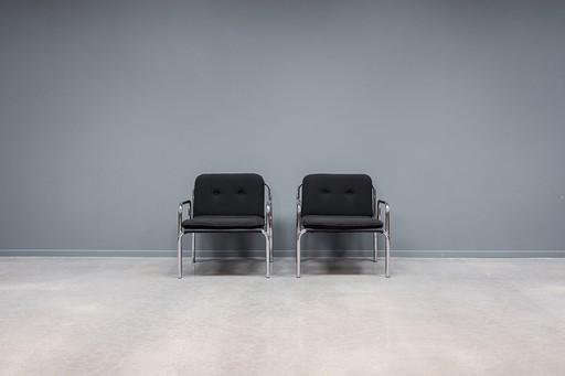 Set lounge chairs