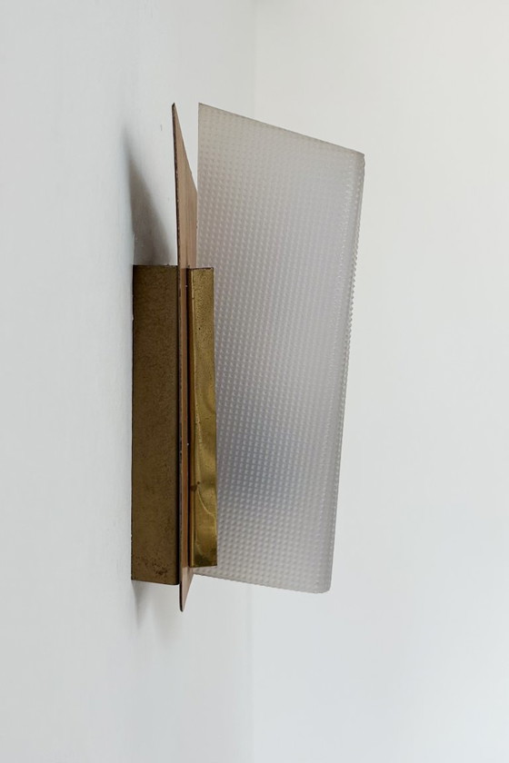 Pair of vintage perspex and wood Wall lights, France 1960, Gold (photo 5 of 6)