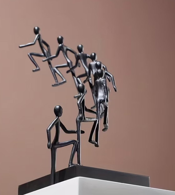 Nieuwe ijzeren sculptuur "Mannen die escaleren" 39 cm – Beeldhouwkunst, Iron (photo 3 of 6)
