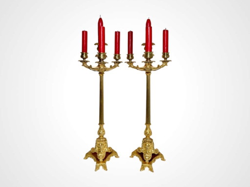 Paar Empire-Kandelaber aus vergoldeter Bronze – Antikes französisches Set aus vierflammigen Kerzenleuchtern – Vergoldete