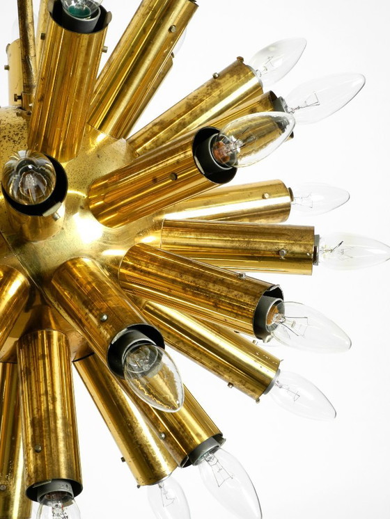 Image 1 of Lámpara de techo XXL de latón, estilo espacial, de los años 60, de J.T. Kalmar, con 43 brazos | 66 cm | 26"