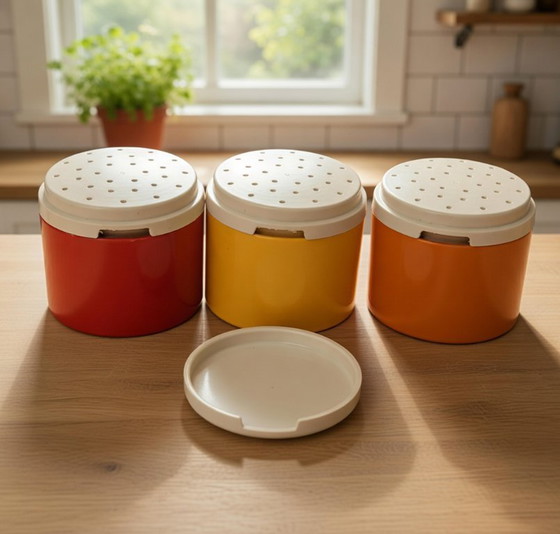 Image 1 of Ensemble de 3 pièces Tupperware vintage : pichet à jus, shaker et tour à épices