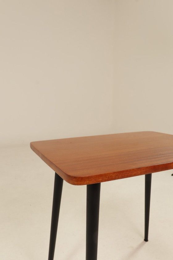 Image 1 of petite table basse vintage au design moderne des années 1970