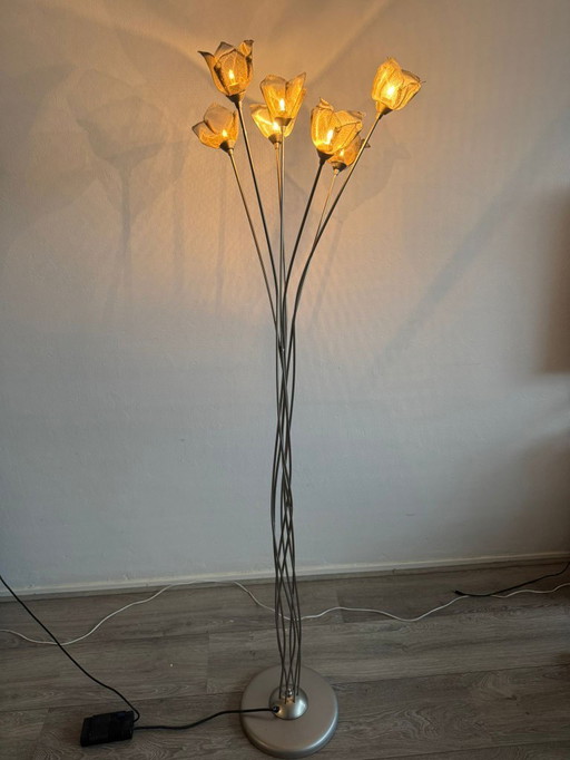 Unique floor lamp from Massive with 7 metal roses