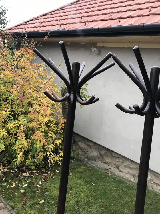 Portemanteaux hongrois sur pied, années 1930, lot de 2 – Thonet (photo 7 of 7)