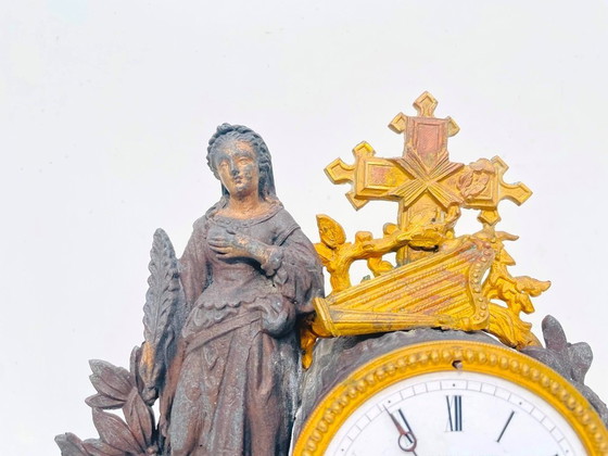 Image 1 of Reloj antiguo bajo cúpula * siglo XIX *