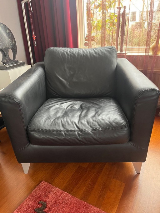 Poltrona Antonio Ricci in pelle nera