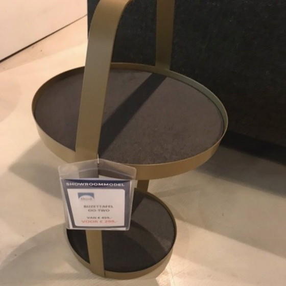 Image 1 of Mesa auxiliar de dos plazas de diseño en stock