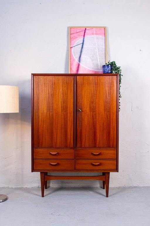 Armadio alto vintage in teak, cassettiera in stile danese di metà secolo.
