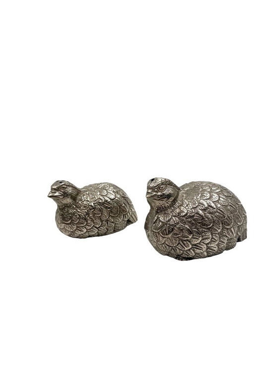 Image 1 of Set di saliera e pepiera in argento placcato stile Hollywood Regency a forma di quaglia, Gucci Italia, anni '70.