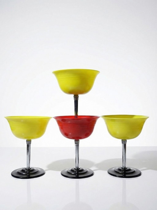 4 cuencos de postre Art Déco en Nudawn y Catalin, Canadá, década de 1930.