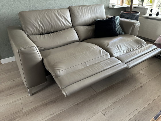 Image 1 of Sofá de 2,5 plazas de piel Natuzzi, de accionamiento eléctrico.