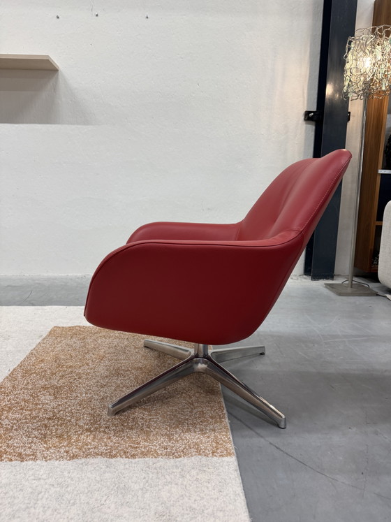 Image 1 of Sillón giratorio Leolux Pode Sparkle de piel roja