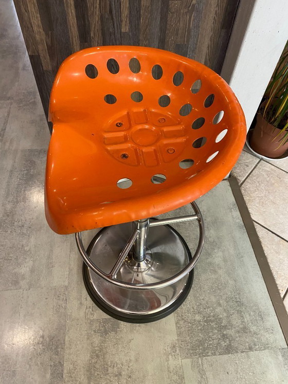 Image 1 of Taburete de tractor naranja auténtico, estilo cortacésped, giratorio y ajustable, de Etienne Fermigier Mirima, 1970.