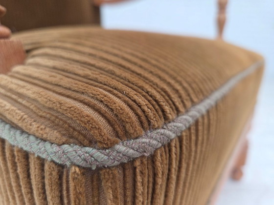 Image 1 of Anni '70, poltrona scandinava con schienale alto e ala, mobili in velluto a coste, legno di quercia intagliato.