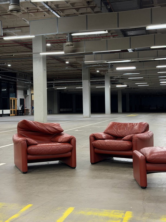 Cassina Maralunga Armchairs + Ottoman – Leather (photo 5 of 6)