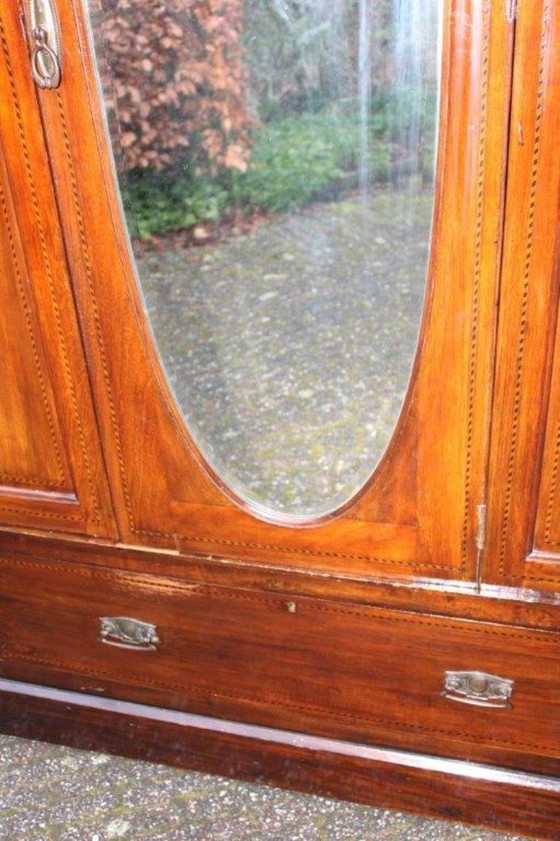 Image 1 of Armadio vintage in legno (anni 30-40) armadio per ragazze