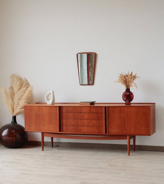 Image 1 of Aparador - White & Newton