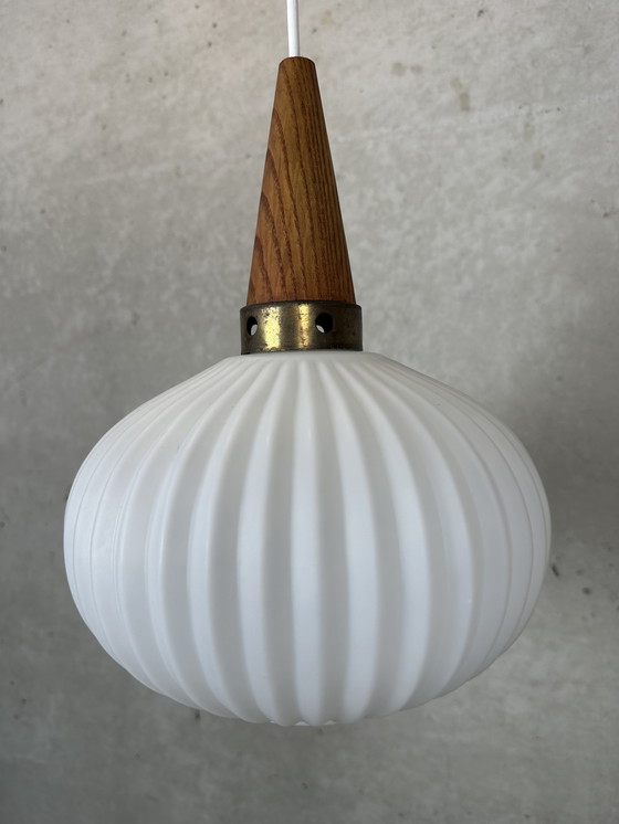 Image 1 of 3x lámparas colgantes 'japandi' - teca y opalina